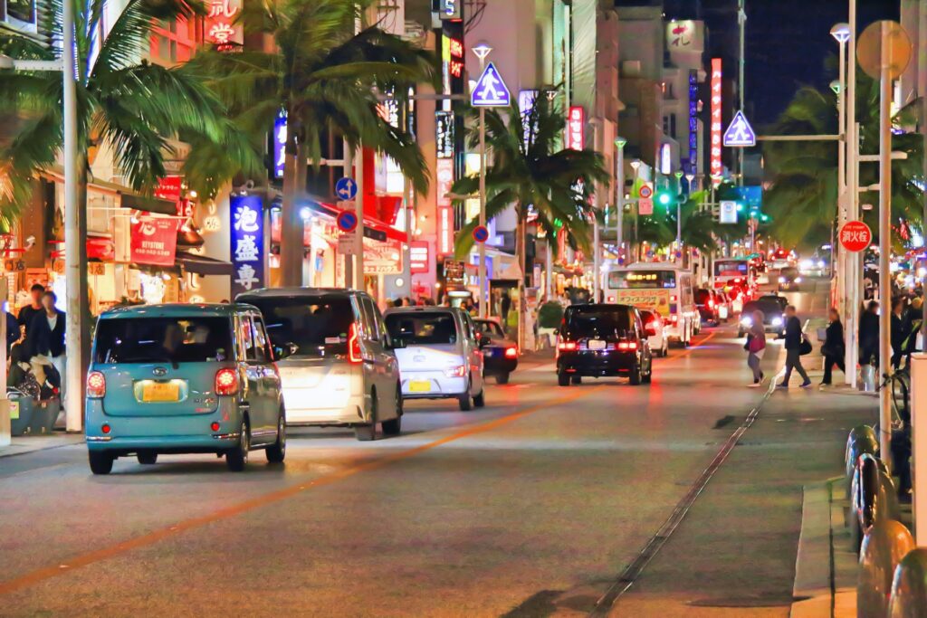 For Okinawan souvenirs, crafts, and traditional items, Kokusai Dori and Makishi Public Market in Naha are recommended. You can find unique souvenirs such as Ryukyu glass and Shisa figurines.