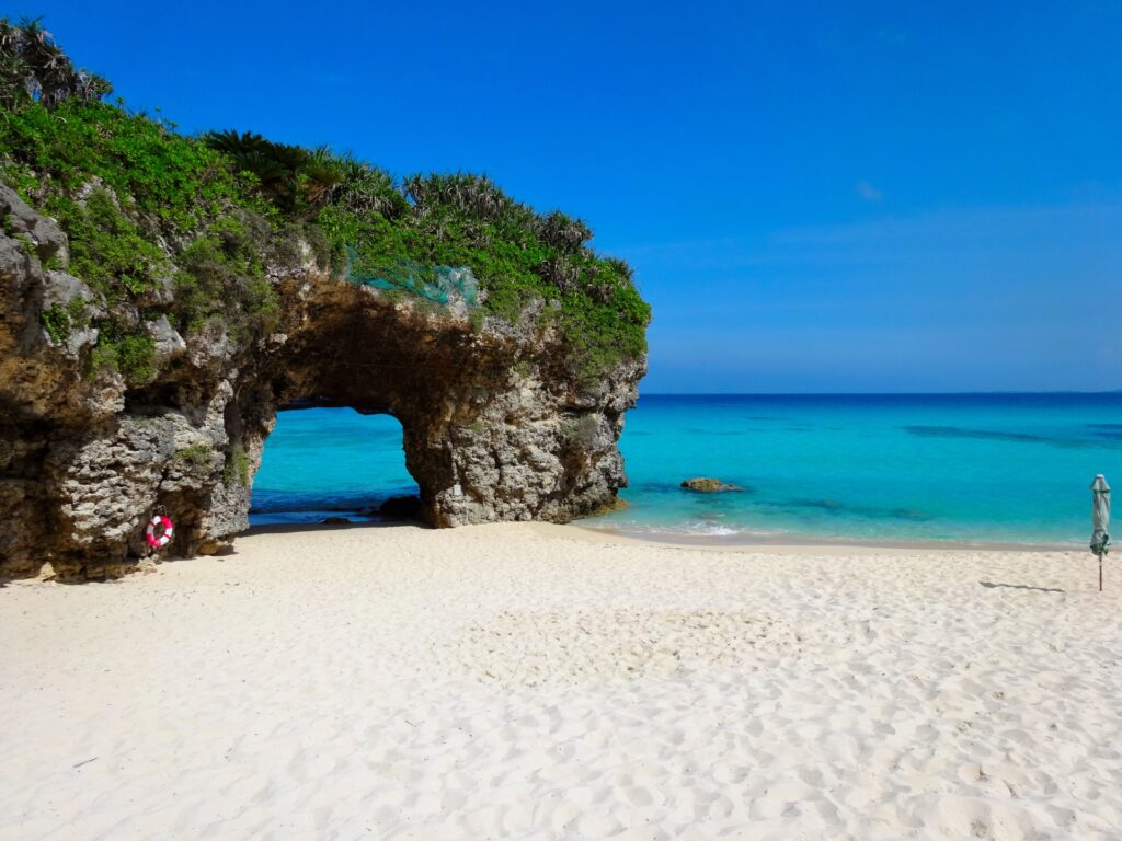 Okinawa has many beautiful beaches. Spend your time relaxing by sunbathing on the sand or taking a leisurely walk at the water's edge.